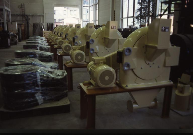 historische Ansicht von 8 Mühlen in der Montagehalle bereit zur Auslieferung nach Syrien