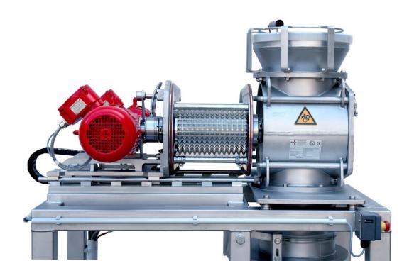 Walzenbrecher mit Auszugsvorrichtung, Darstellung in ausgefahrener Position zur Reinigung der Stachelwalzen