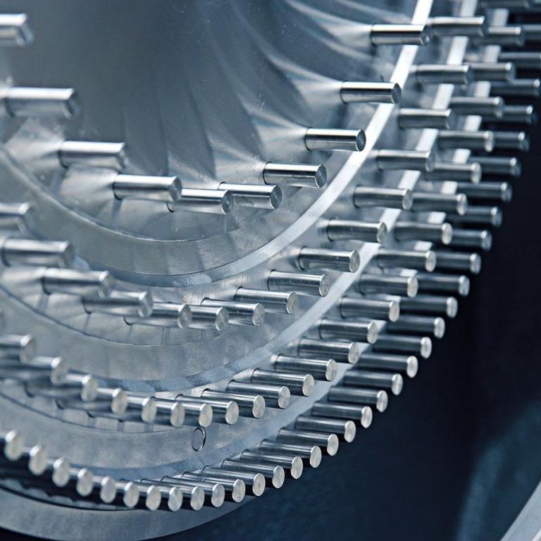 Detailansicht einer geöffneten Prallmühle mit Stiftrotor