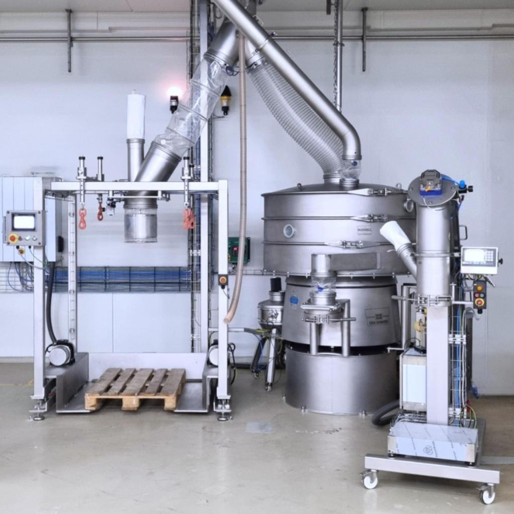 Produktabsackung einer Mahlanlage zur industriellen Gewürzvermahlung mit Big-Bag-Station und Siebmaschine