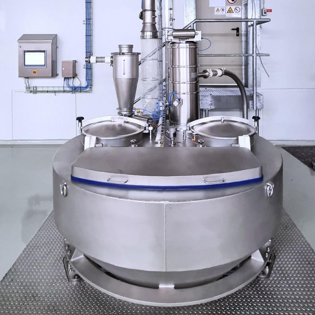 Produktaufgabestation einer Mahlanlage zur industriellen Gewürzvermahlung zur Sackaufgabe oder Big-Bag-Befüllung