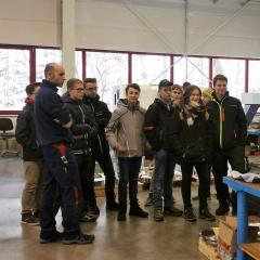 Schülergruppe in Jehmlich Fertigung zum Aktionstag Schau rein