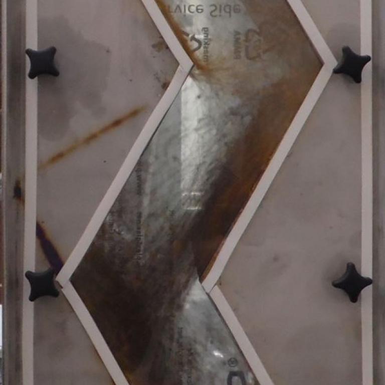 Schwerkraftsichten von Sanddorntrester im Zick-Zack-Sichter im Jehmlich Technikum