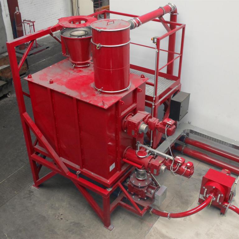 Schneckendosierer mit Verwiegung, Rührwerk und Austragsschnecke zum Dosieren von Mahlgut