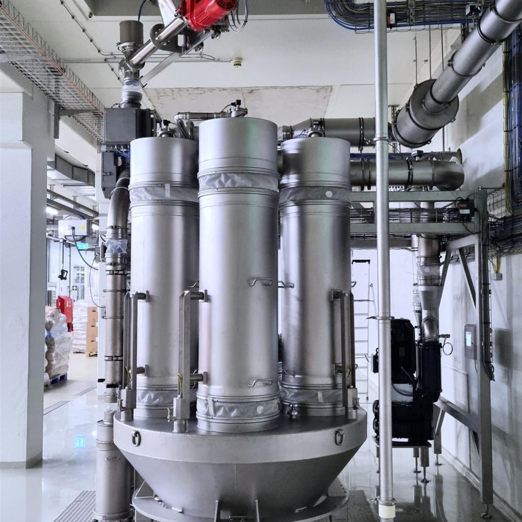 Filter separator in a spice grinding plant